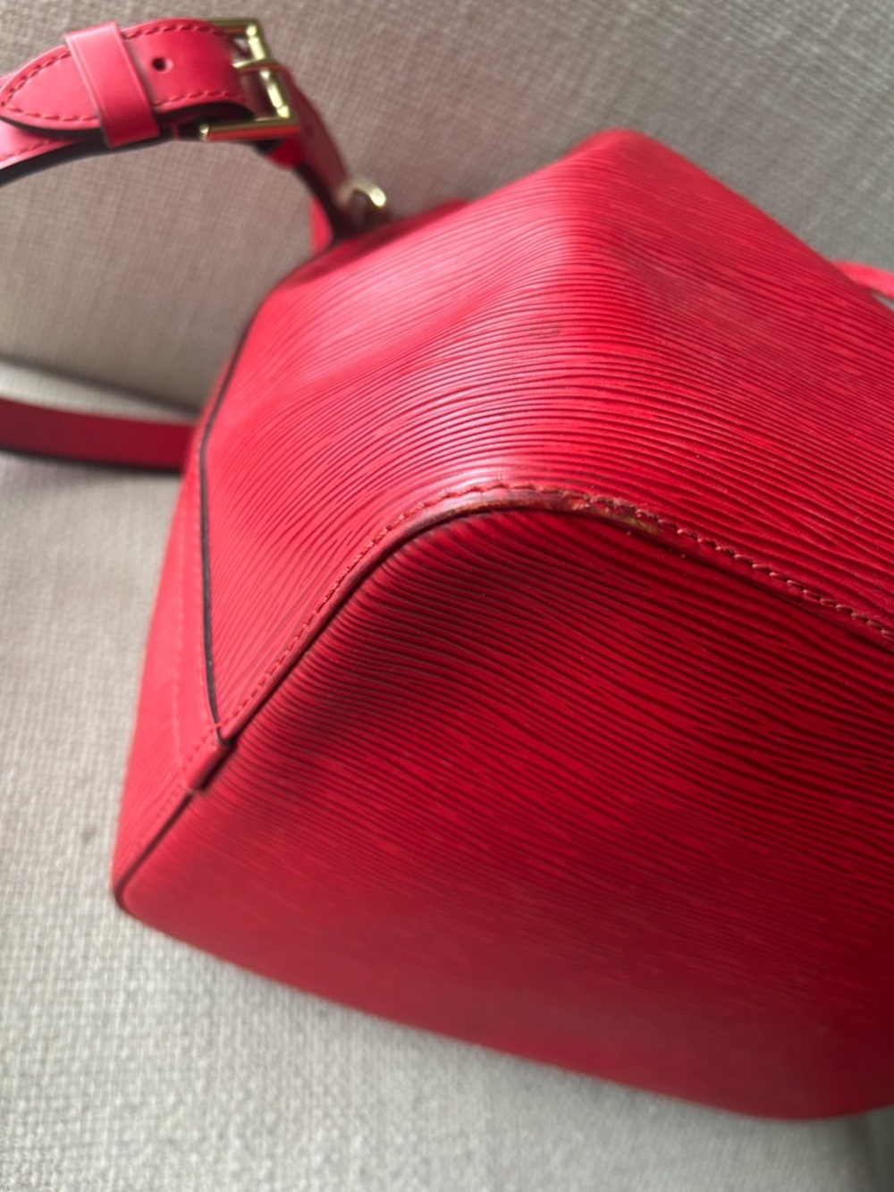 Louis Vuitton Red Epi Leather Drawstring Shoulder Bucket Bag PRISTINE CONDITION - Picture 11 of 13
